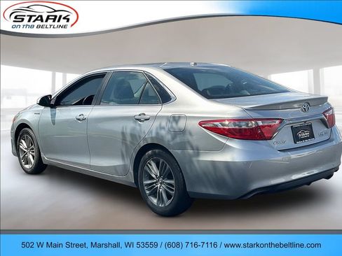 Used 2017 Toyota Camry SE w/ Moonroof Package FWD image 4