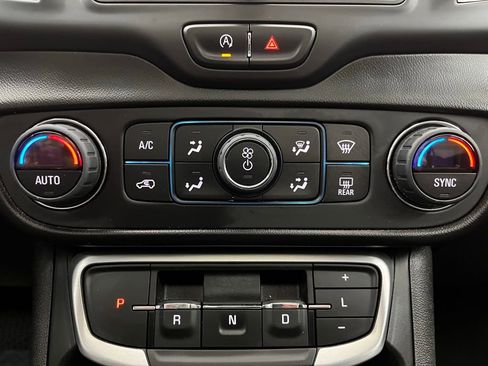 Used 2022 GMC Terrain SLE w/ Driver Convenience Package image 5