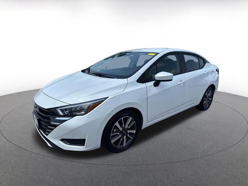 Used 2025 Nissan Versa SV FWD image 4