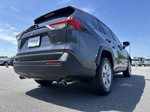 Used 2019 Toyota RAV4 LE FWD image 10