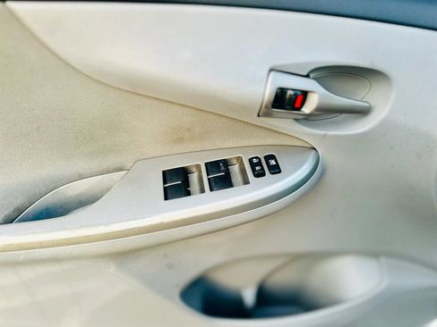 Used 2013 Toyota Corolla LE FWD image 7