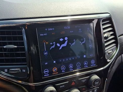 Used 2020 Jeep Grand Cherokee Laredo w/ 18" Wheel & 8.4" Radio Group AWD/4WD image 16
