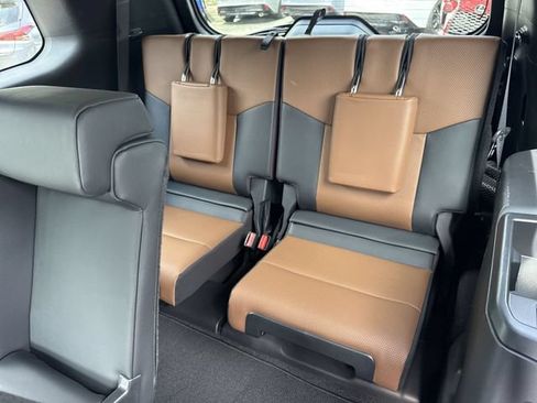 Used 2024 Lexus GX 550 w/ Accessory Package (2T) AWD/4WD image 24