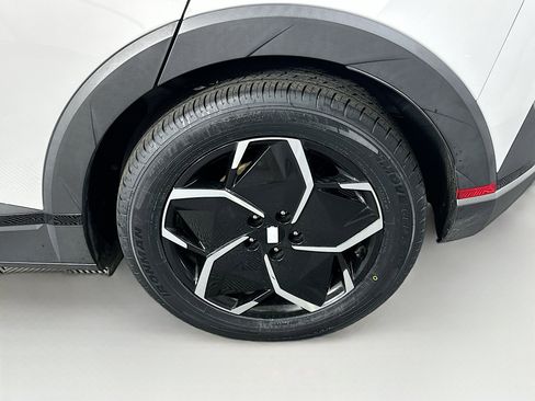 Used 2024 Hyundai Ioniq 5 SE image 11