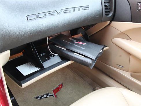 Used 2006 Chevrolet Corvette Convertible w/ Preferred Equipment Group image 32