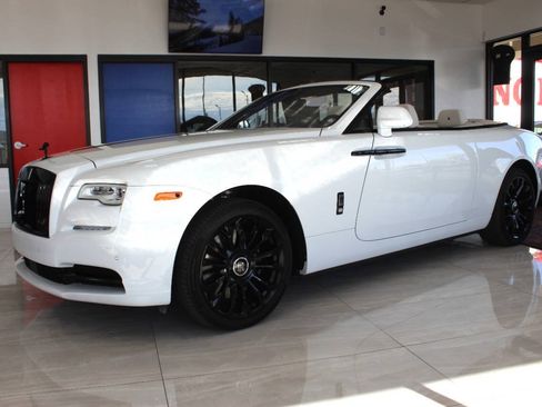 Used 2019 Rolls-Royce Dawn RWD image 6