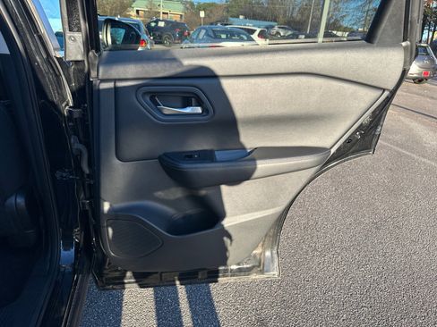 Used 2024 Nissan Rogue SV image 16