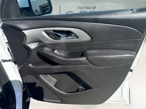 Used 2020 Chevrolet Traverse LT image 34