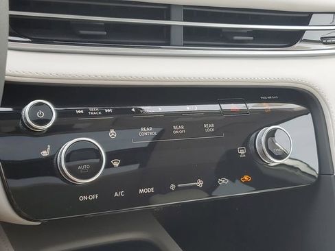 Used 2026 INFINITI QX60 Pure w/ Cargo Package image 31