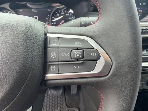 Used 2025 Jeep Compass Trailhawk image 18