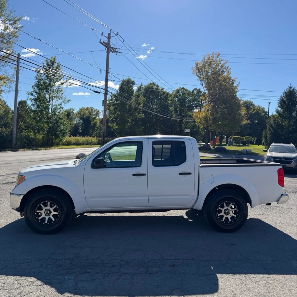 Used 2008 Nissan Frontier SE w/ SE Value Truck Pkg RWD image 2