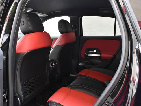 Used 2021 Mercedes-Benz GLA 250 4MATIC w/ AMG Line Exterior image 24