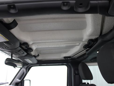 Used 2019 Jeep Wrangler Rubicon w/ Steel Bumper Group AWD/4WD image 22