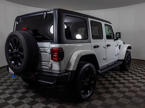 Used 2023 Jeep Wrangler Unlimited Sahara w/ Cold Weather Group AWD/4WD image 17