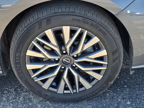 Used 2025 Nissan Altima 2.5 SV AWD/4WD image 10