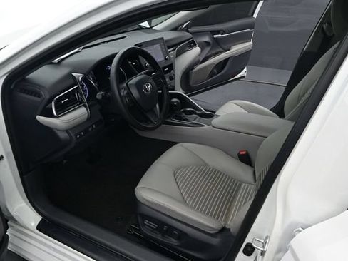 Used 2023 Toyota Camry SE FWD image 7