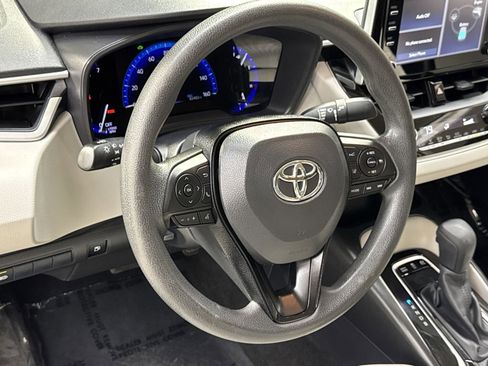 Used 2020 Toyota Corolla LE FWD image 17