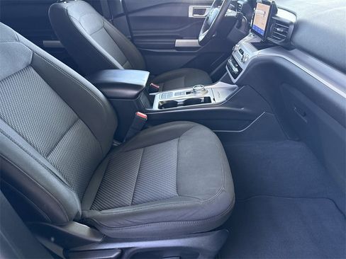 Used 2024 Ford Explorer XLT image 38
