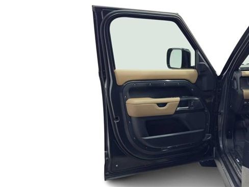 Used 2025 Land Rover Defender 110 V8 image 10