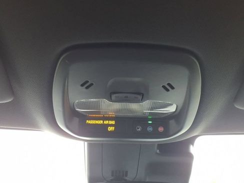 Used 2025 Chevrolet Trax RS w/ Driver Confidence Package FWD image 19