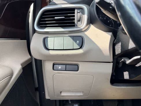 Used 2018 Kia Sorento FWD image 10