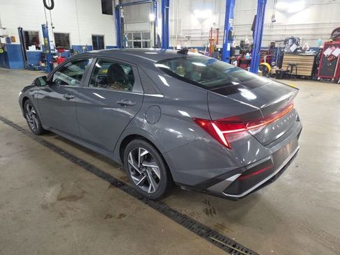 Used 2025 Hyundai Elantra Limited image 3