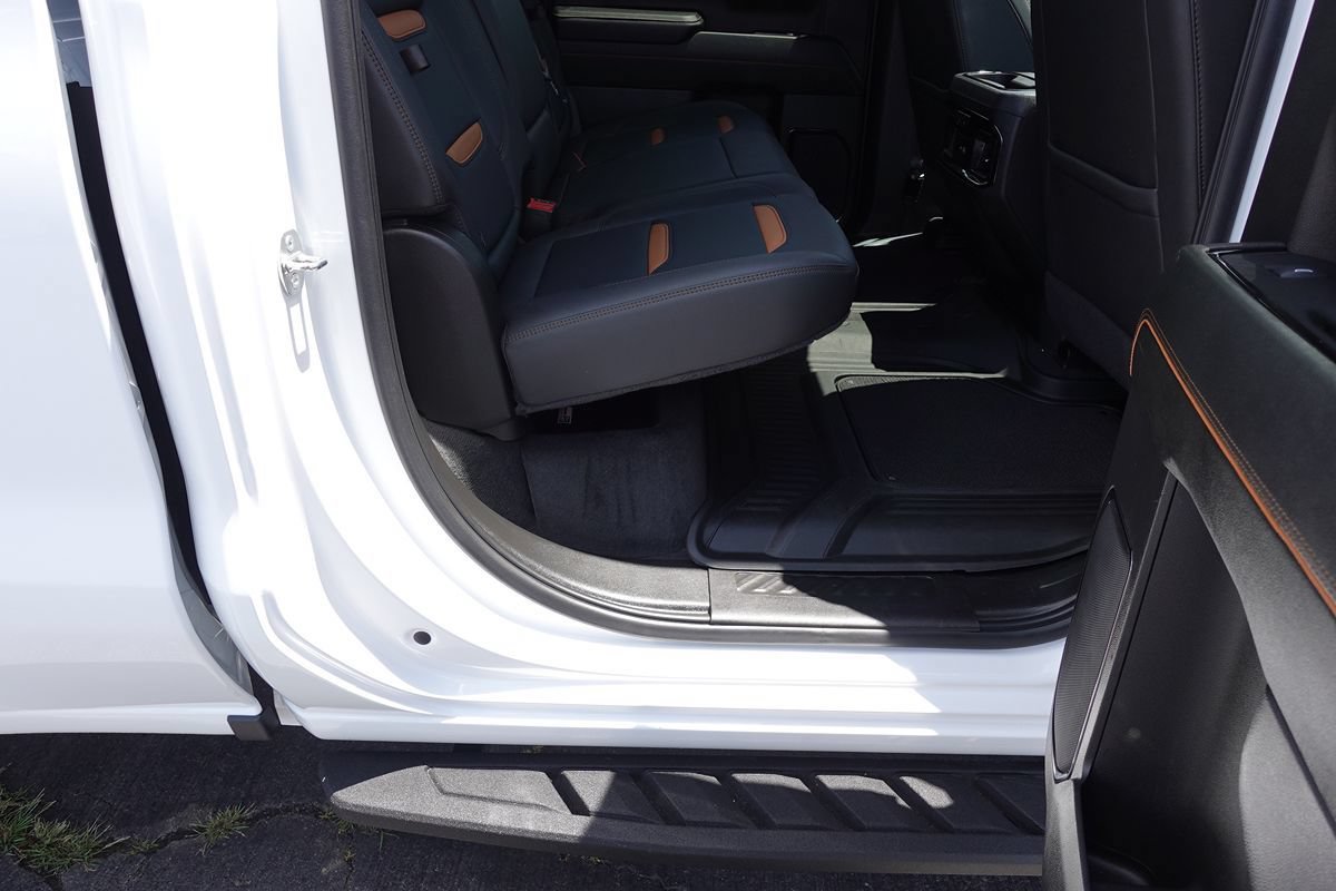 Used 2024 GMC Sierra 1500 AT4 w/ Technology Package AWD/4WD image 36