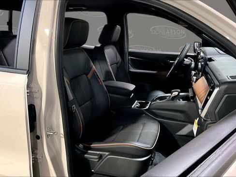 New 2026 GMC Canyon AT4 w/ Nightfall Essentials Package AWD/4WD image 11