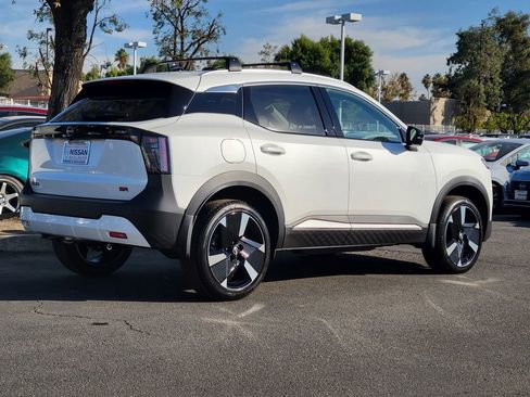 New 2026 Nissan Kicks SR w/ SR Premium Package FWD image 2