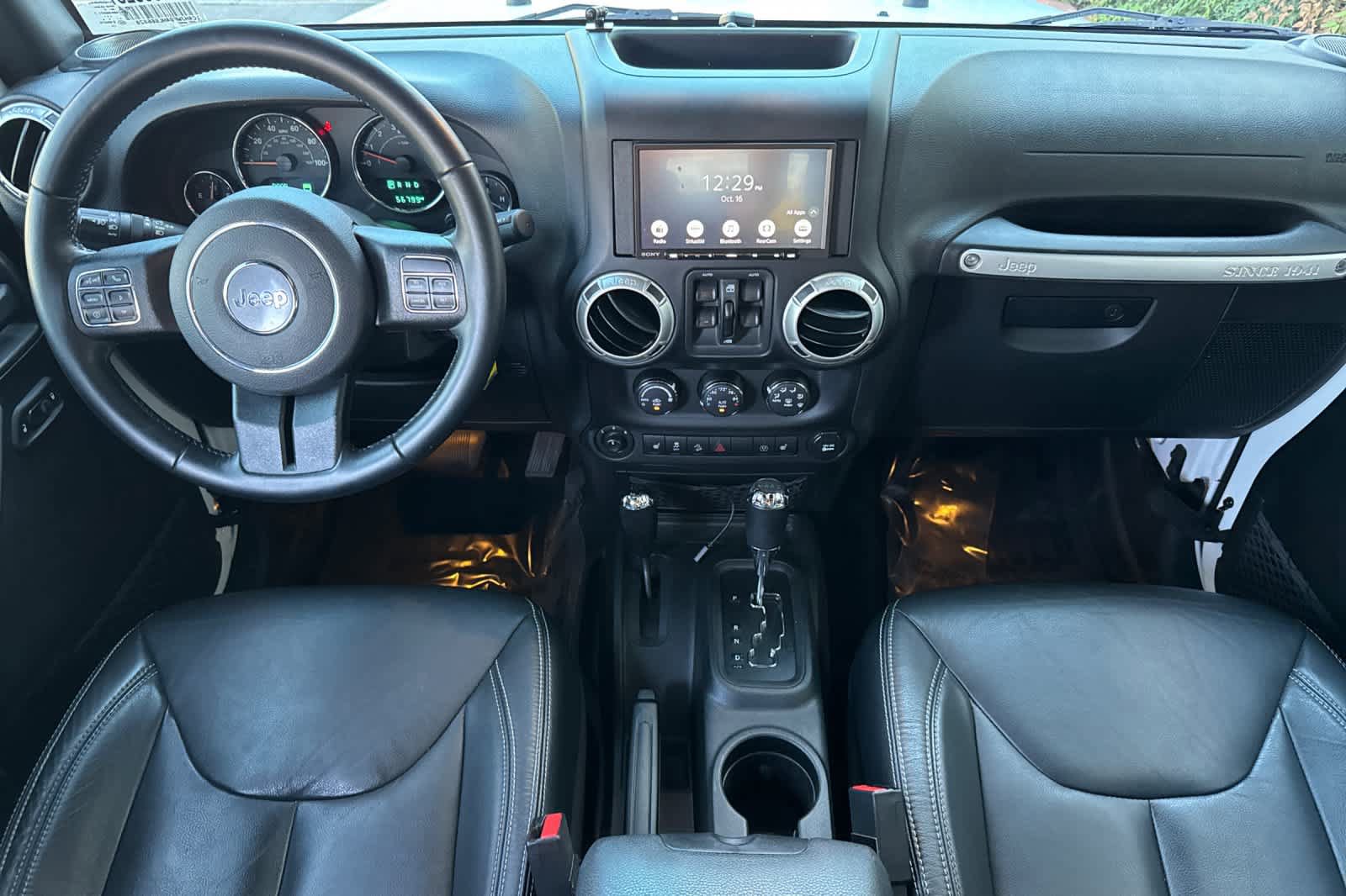 Used 2017 Jeep Wrangler Unlimited Rubicon w/ Connectivity Group AWD/4WD image 3