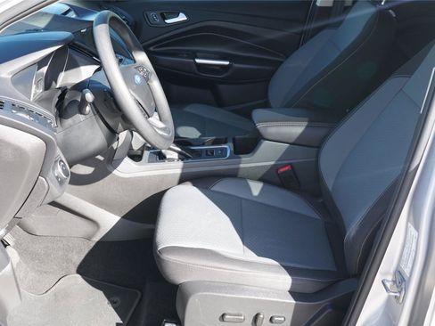 Used 2017 Ford Escape SE w/ Equipment Group 201A FWD image 10