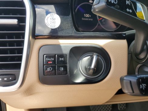 Used 2019 Porsche Cayenne AWD/4WD image 30