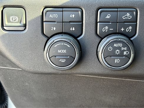 Used 2024 Chevrolet Silverado 1500 ZR2 w/ Technology Package image 11