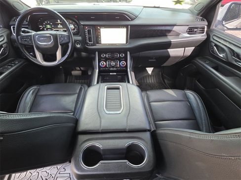 Used 2023 GMC Yukon Denali image 4