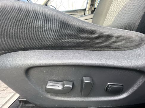 Used 2018 Nissan Rogue SV w/ Premium Package image 13