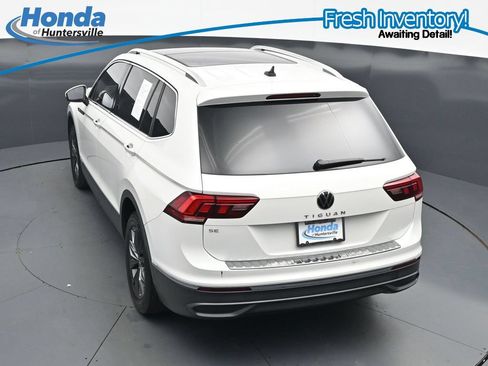 Used 2023 Volkswagen Tiguan SE w/ Panoramic Sunroof Package FWD image 23