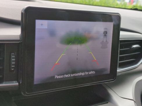 Used 2022 Ford Explorer XLT w/ Equipment Group 202A image 29