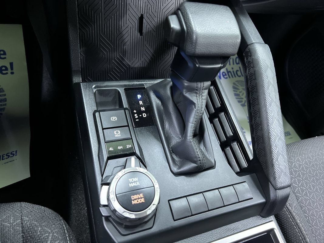 Used 2025 Toyota 4Runner SR5 AWD/4WD image 23
