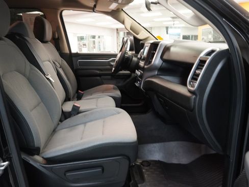 Used 2019 RAM 1500 Big Horn AWD/4WD image 32