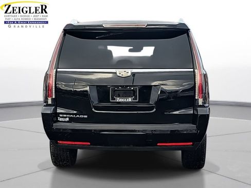 Used 2018 Cadillac Escalade ESV Premium Luxury image 6