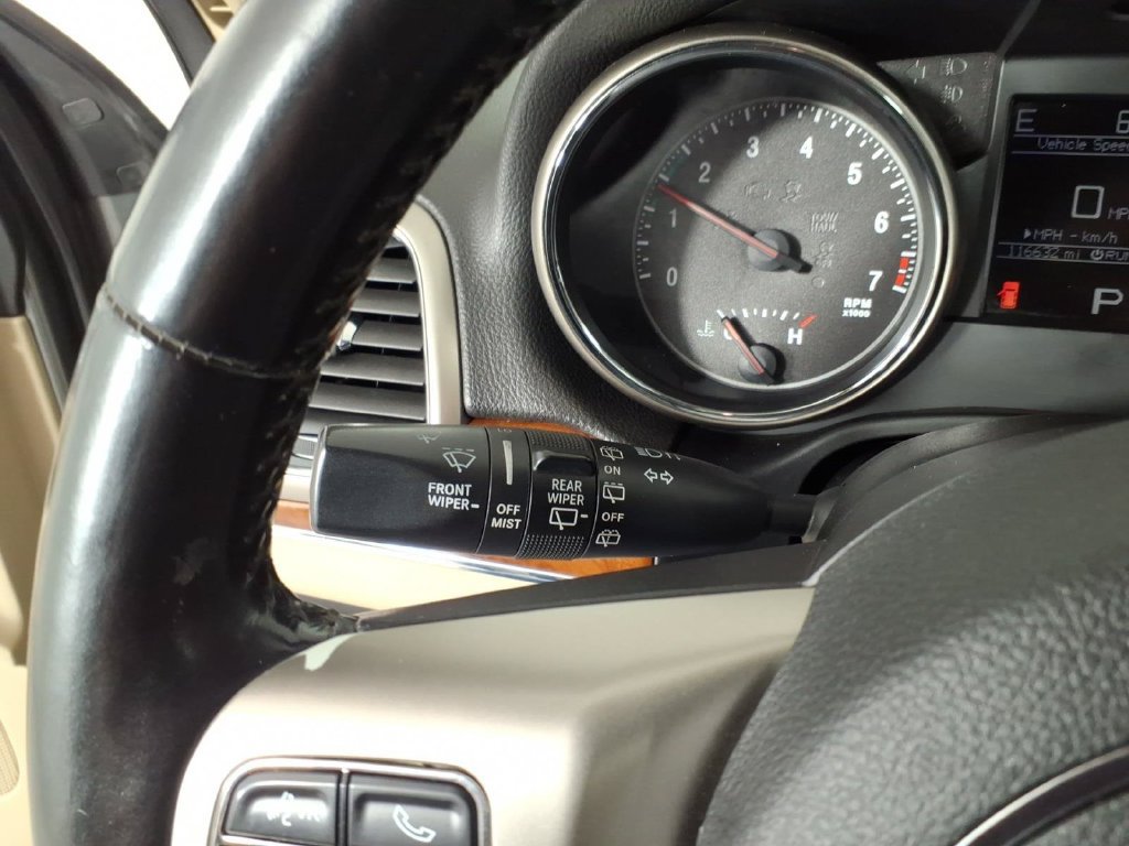 Used 2011 Jeep Grand Cherokee Limited w/ Trailer Tow Group IV AWD/4WD image 18
