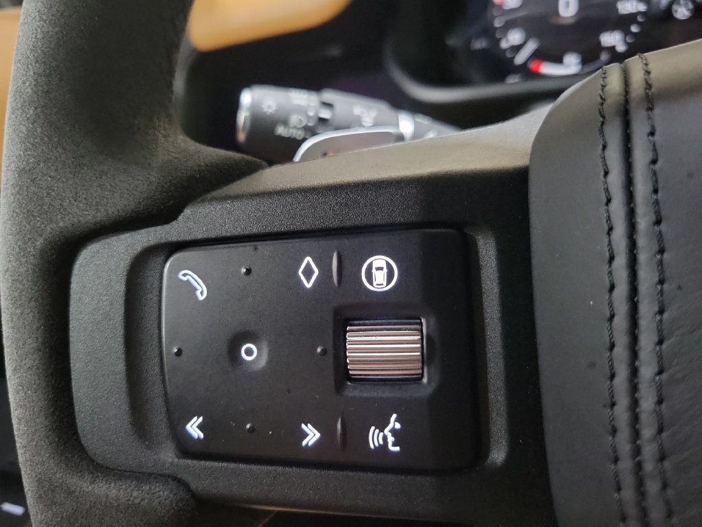 Used 2024 Land Rover Defender 110 V8 AWD/4WD image 15