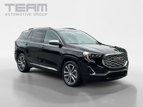 Used 2020 GMC Terrain Denali w/ Denali Premium Package FWD image 1