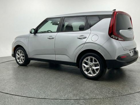 Used 2025 Kia Soul LX w/ LX Technology Package FWD image 6