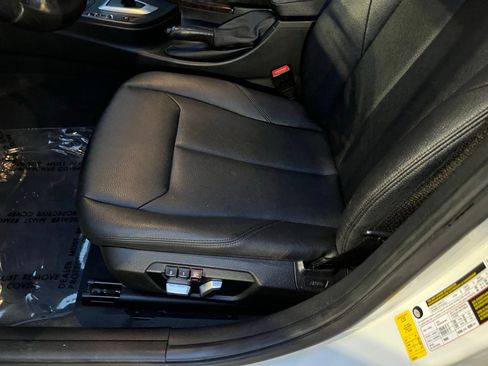 Used 2017 BMW 320i Sedan image 17