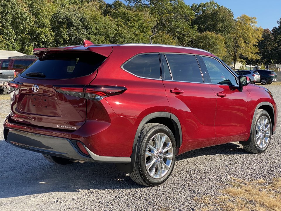 Used 2025 Toyota Highlander Limited AWD/4WD image 5