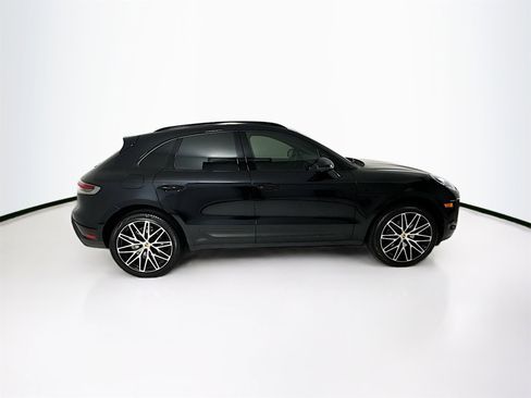 Used 2023 Porsche Macan Turbo image 9