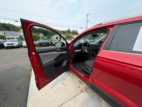 Used 2024 Volkswagen Taos SE w/ Panoramic Sunroof Package AWD/4WD image 13