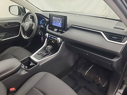 Used 2019 Toyota RAV4 LE w/ Carpet Mat Package AWD/4WD image 13