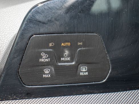 Used 2025 Volkswagen Golf w/ Euro Style Package image 26